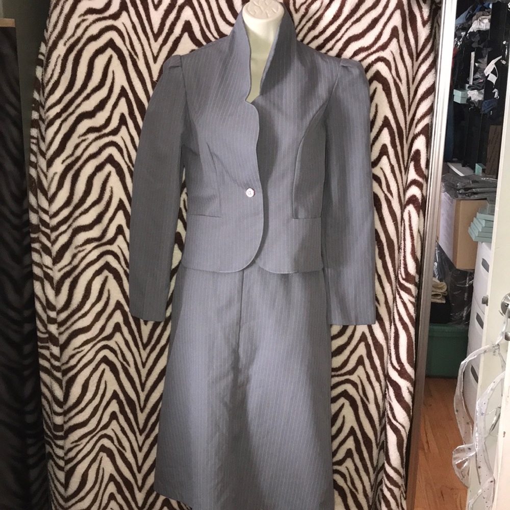 Blazer and skirt pinstripe set 100% polyester grey/blue vintage 💕
